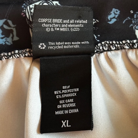 The Corpse Bride skirt, size XL junior’s. Classic skater skirt with pockets - Picture 7 of 11